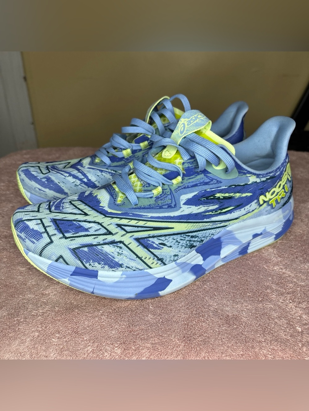 Asics Noosa Tri 15. Women’s Size 10.5 Men’s Size 9